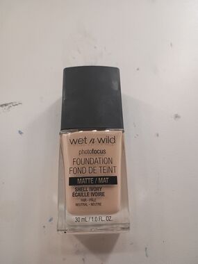 wet n wild PhotoFocus Matte Foundation - Shell Ivory